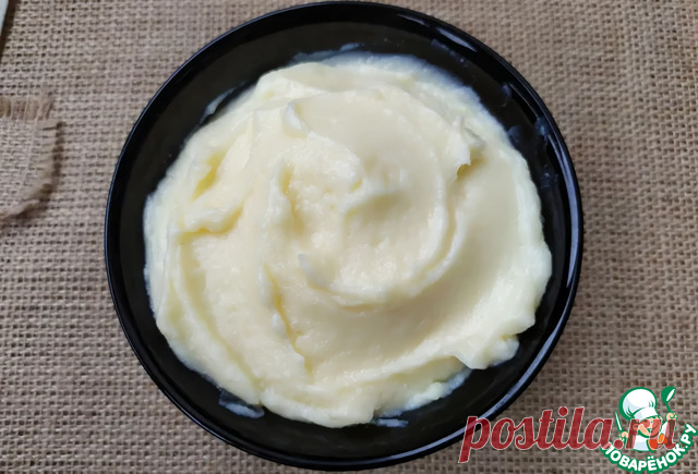 Английский заварной крем (Custard). Попробовала этот крем впервые в японских десертах и осталась под впечатлением как любитель сливочных сладостей.
 В Японии он используется как начинка для рыбок Тайяки, но мне кажется это прекрасный топпинг для печенья, вафельных трубочек, блинчиков и всего чего душе угодно.