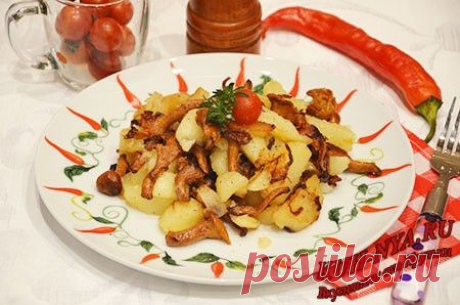 Картошка с грибами и луком, жареная в мультиварке