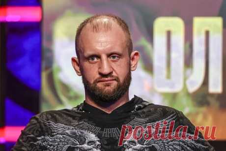 Иван Емельяненко одержал победу в дебютном бою в ММА. Российский боец смешанного стиля Иван Емельяненко одержал победу над чемпионом России-2007 по дзюдо Алексеем Леденевым. Схватка по правилам смешанных единоборств прошла на турнире «Бойцовского клуба РЕН ТВ». Поединок продлился все три раунда и завершился единогласным решением судей.