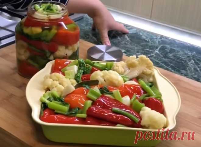 Маринованный красный перец с цветной капустой