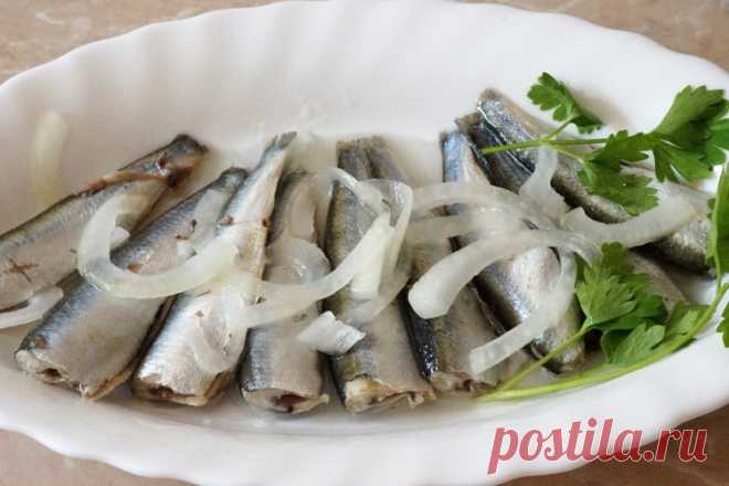 Маринованная килька пряная в масле - Простые рецепты Овкусе.ру