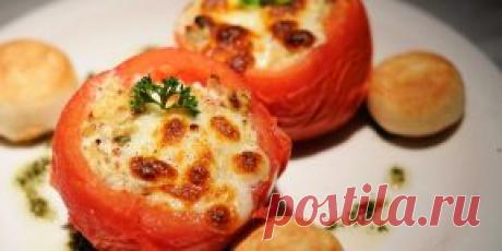 12 простых рецептов фаршированных помидоров — Лайфхакер