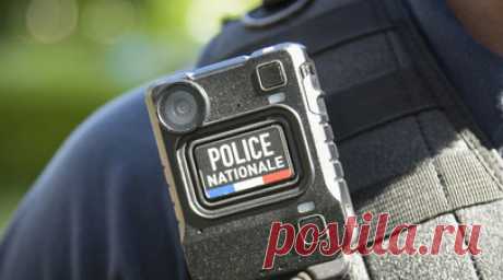 Parisien: полиция во Франции задержала желавшую убить учителя школьницу. Французская полиция задержала школьницу, которая в городе Ренн хотела убить в колледже учителя и повторить тем самым нападение Мохаммеда Могушкова, который с ножом атаковал сотрудников лицея Гамбетта в городе Аррас. Читать далее
