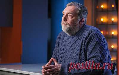 Никита Высоцкий о своем отце: он будет востребован, пока существует русская культура. В 2023 году советскому поэту, актеру театра и кино, исполнителю Владимиру Высоцкому могло бы исполниться 85 лет. 22 апреля в Кремлевском Дворце покажут музыкальный спектакль "Дороги Высоцкого", посвященный юбилею артиста. В сопровождении симфонического оркестра в постановке участвуют Александр Домогаров, Никита Высоцкий и певица Амария Рай