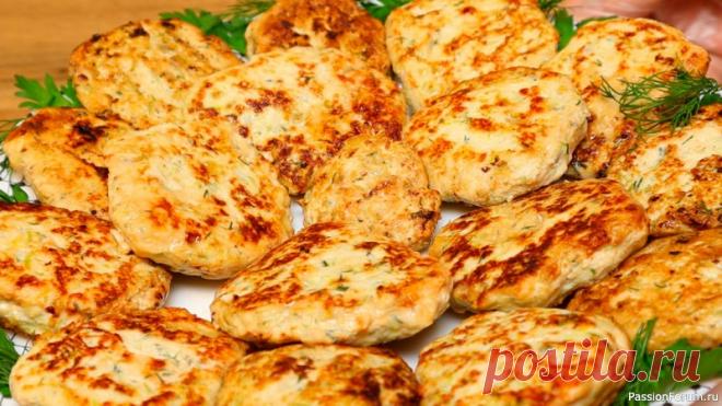 КУРИНЫЕ КОТЛЕТЫ С КАБАЧКОМ Наша семья очень любит разнообразные котлетки. В этот раз мы решили приготовить куриные котлеты с кабачком, они получились очень вкусными и сочными.Состав: 600г курин.филе 200г кабачка 1ч.л. соли щепотка суш.чеснока черн.перец по вкусу 0.5 лука 1 яйцо 1 пучок укропаПОДРОБНЫЙ ВИДЕО -...
