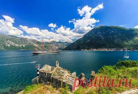 The art of travel photography - Umetnost fotografije i putovanja
Парусное судно &quot;Седов&quot; сегодня утром,  в Которской бухте.
Черногория