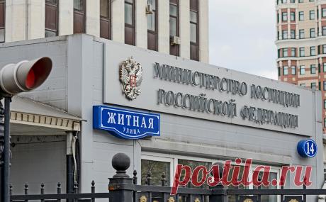 Число СМИ-иноагентов в России выросло до 99. Минюст внес в список главного редактора издания Sota Олега Еланчика, а также организацию «Нобелевский призыв» — ее создали девять журналистов, которых ведомство ранее включило в реестр СМИ-иноагентов