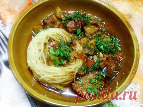 Хороший лагман с лапшой (рецепт я подсмотрела в «Смаке» с Бекмамбетовым) - Пир во время езды Рецепт восточного лагмана с домашней лапшой отличается у каждой хозяйки. Свой рецепт я подсмотрела в программе «Смак», когда в гостях был режиссер Тимур Бекмамбетов. Мне показалось, что казахстанских режиссер знает толк в этом блюде. Горячее блюдо получается очень сытным, по-домашнему аппетитным. На его приготовление понадобится около 2х часов. Ингредиенты Итак, для того, чтобы приготовить лагман, …