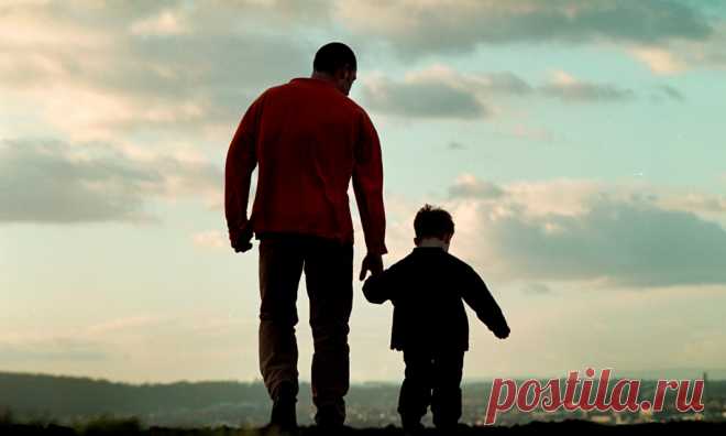 «Ты взрослый и это последние деньги, которые ты увидел от меня в этой жизни» 
Есть у меня приятель — Андрюха.Знаю его с детского сада. Единственный ребенок в семье. Родители его работали на заводе электриком и лаборантом. Зарплаты небольшие. Жили очень бедно.
На 18 лет (1995 г…