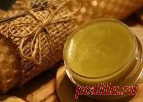 Целебная мазь из воска, желтка и масла