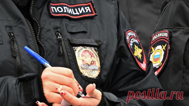 Мэр Енисейска подвергся нападению. Житель города Енисейска на севере Красноярского края в ходе личного приема напал на главу города и нанес ему побои. Об этом ТАСС сообщили в ГСУ СК России по Красноярскому краю и Хакасии. По его информации, 46-летний нападавший был ...