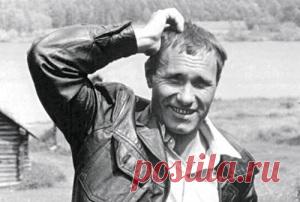 ВАСИЛИЙ в детстве очень любит возиться со зверюшками