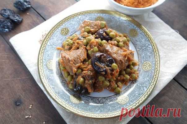 Говядина с овощами и черносливом