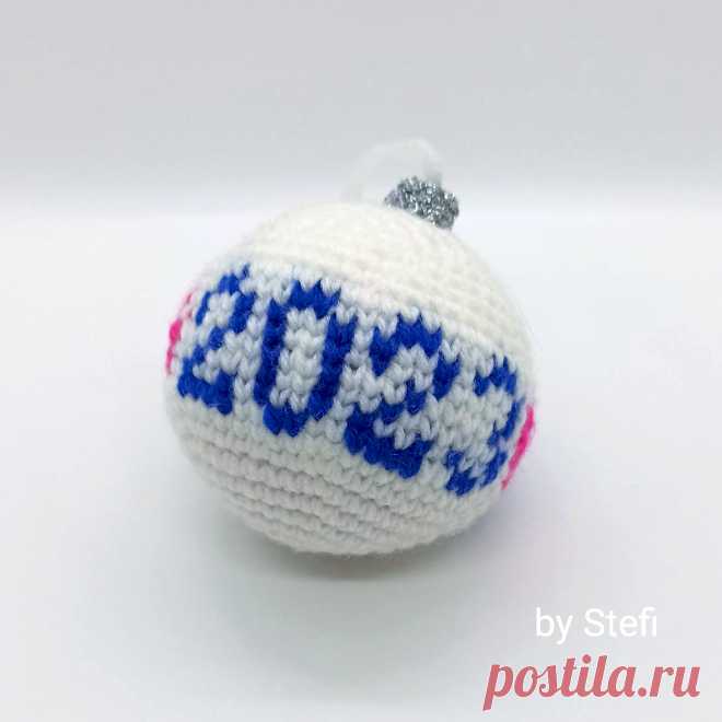 PDF Ёлочный шарик крючком. FREE crochet pattern; Аmigurumi toy patterns. Амигуруми схемы и описания на русском. Вязаные игрушки и поделки своими руками #amimore - елочные украшения, игрушки на ёлку ёлочные шары, Новый год.