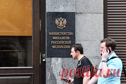 Ситуацию с дефицитом бюджета в России посчитали контролируемой. Ситуация с дефицитом бюджета в России остается абсолютно контролируемой, считают в Кремле. Как сказал пресс-секретарь президента Дмитрий Песков. Он указал, что у страны сейчас достаточно хорошие макроэкономические показатели и добавил, что ситуация с расходованием средств остается под постоянным контролем властей.
