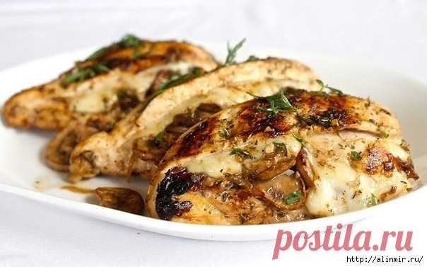 Курица, фаршированная грибами и сыром