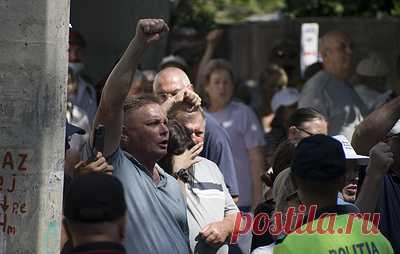 Сторонники Гуцул проводят массовый протест у СИЗО в Кишиневе. Протестующие требуют освобождения главы Гагаузии