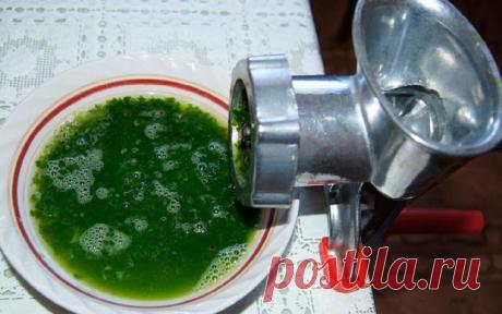 Этот волшебный состав поможет забыть о самых страшных диагнозах: всего 3 простых компонента! - Полезно Знать Недавно мне довелось побеседовать с одной милой старушкой. Она рассказала, что лет 30 назад ей сделали в онкологической клинике 2 операции, после чего выписали домой с неутешительным диагнозом. Врачи не давали ей шансов прожить более двух недель. После того, как старушка немного пришла в себя, она вспомнила старинный рецепт, при помощи которого лечилась еще ее бабуш...