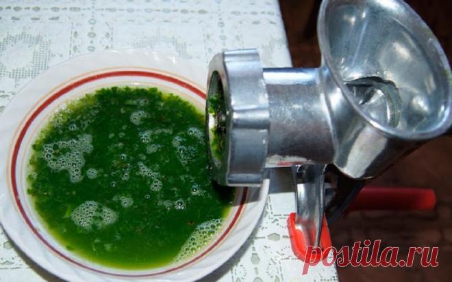 Этот волшебный состав поможет забыть о самых страшных диагнозах: всего 3 простых компонента! - Полезно Знать Недавно мне довелось побеседовать с одной милой старушкой. Она рассказала, что лет 30 назад ей сделали в онкологической клинике 2 операции, после чего выписали домой с неутешительным диагнозом. Врачи не давали ей шансов прожить более двух недель. После того, как старушка немного пришла в себя, она вспомнила старинный рецепт, при помощи которого лечилась еще ее бабуш...