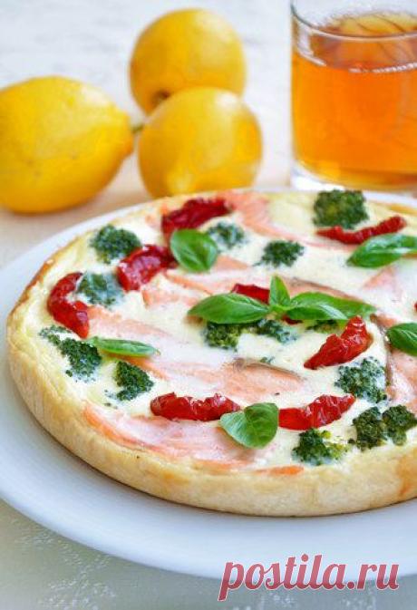 Пирог с творожным кремом, лососем и брокколи из мультиварки. Рецепт c фото, мы подскажем, как приготовить!