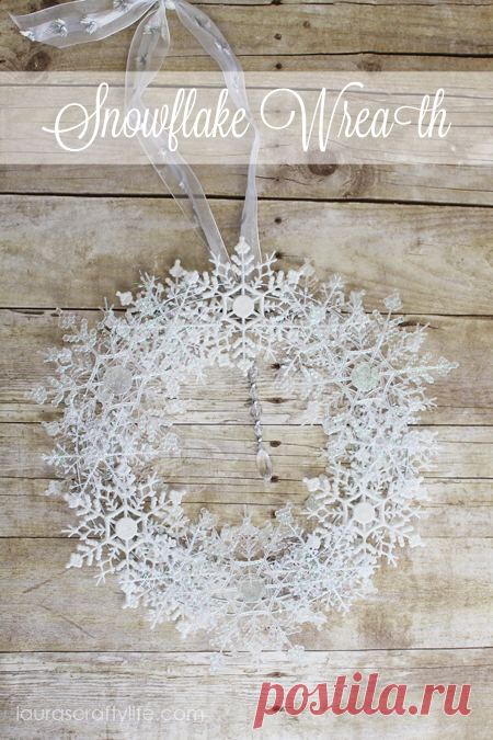 Craft Lightning: Snowflake Wreath - Laura's Crafty Life