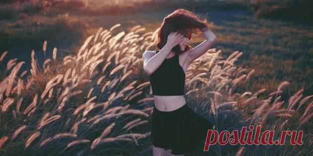 Почему не стоит ругать себя за лень и прокрастинацию | Вы обещаете себе, что не будете ждать до последнего, чтобы заплатить налоги или закончить курсовую. Вы откладываете замену масла в машине. Вы говорите врачу, что принимаете лекарства, но на самом деле уже давно не делаете этого. Вы хотите как лучше, но ваши намерения не совпадают с действиями. Думаете, вы слишком ленивы? Это не так, и вот почему.