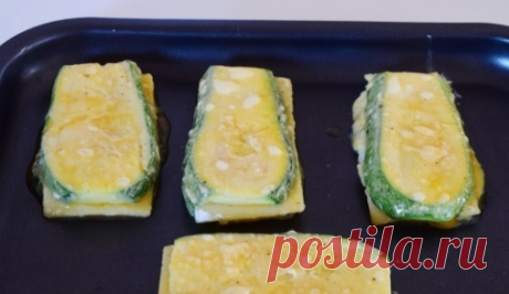 КАБАЧКОВЫЕ СЭНДВИЧИ С СЫРОМ 

Кабачковые сэндвичи - это невероятно вкусно! Обязательно нужно приготовить в сезон созревания кабачков! ОБЯЗАТЕЛЬНО! 

ИНГРЕДИЕНТЫ 
Кабачок - 2 шт. 


Яйцо куриное - 2 шт. 

Сыр твердый - 2-3 полоски 

Мука - 3-4 ст.л. 

Соль - по вкусу 

Перец черный молотый - по вкусу 


Сегодня готовим вкуснейшее блюдо - кабачковые сэндвичи с сыром! Я их готовлю очень часто, особенно летом, когда кабачки очень молоденькие, сочные, нежные. Это блюдо обязател...