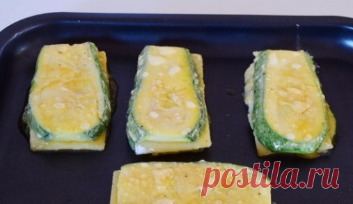 КАБАЧКОВЫЕ СЭНДВИЧИ С СЫРОМ 

Кабачковые сэндвичи - это невероятно вкусно! Обязательно нужно приготовить в сезон созревания кабачков! ОБЯЗАТЕЛЬНО! 

ИНГРЕДИЕНТЫ 
Кабачок - 2 шт. 


Яйцо куриное - 2 шт. 

Сыр твердый - 2-3 полоски 

Мука - 3-4 ст.л. 

Соль - по вкусу 

Перец черный молотый - по вкусу 


Сегодня готовим вкуснейшее блюдо - кабачковые сэндвичи с сыром! Я их готовлю очень часто, особенно летом, когда кабачки очень молоденькие, сочные, нежные. Это блюдо обязател...