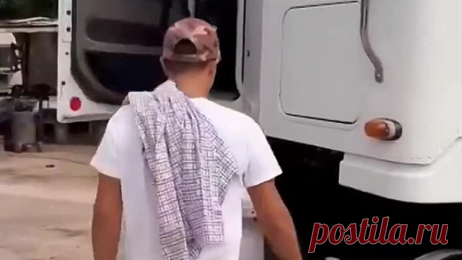 Что только не придумают! Подножка на грузовике