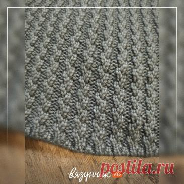 Пост на стене Публикую небольшой разбор узора по заявке читательницы 🍁Еще больше новых узоров можно найти в подписке Клуб Вязунчика  Узор состоит из небольшого паттерна. Всего 4 петли и 4 ряда, а смотрится необычно. Но тут сыграла роль пряжа с блеском. При этом она достаточно объемная.Узором можно связать шапку, шарф, джемпер, — что угодно. Если не хотите использовать его по всей площади изделия, допустимы частичные вставки.  На схеме узор для ...