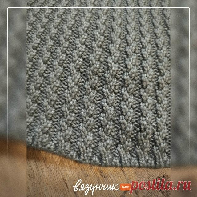 Пост на стене Публикую небольшой разбор узора по заявке читательницы 🍁Еще больше новых узоров можно найти в подписке Клуб Вязунчика  Узор состоит из небольшого паттерна. Всего 4 петли и 4 ряда, а смотрится необычно. Но тут сыграла роль пряжа с блеском. При этом она достаточно объемная.Узором можно связать шапку, шарф, джемпер, — что угодно. Если не хотите использовать его по всей площади изделия, допустимы частичные вставки.  На схеме узор для ...