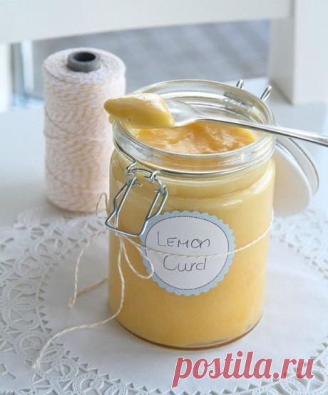 Лимонный творог-начинка как для тортов, так и для пирогов и даже в качестве джема
- 1 ст лимонного сока - 2 ч. л тертой цедры лимона - 75 гр сахара - 4 яичных желтка - 60 гр слив масла
1. Смешать все и поставить на водяную баню
2. Взбивать венчиком и держать на бане пока не станет однородной 
3. Снять с огня
4. Выложить в стеклянную баночку, остудить до комнатной температуры и поставить в холодильник, хранить в холодильнике до момента использования.