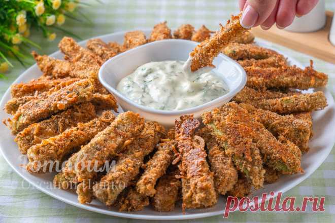Хрустящая Закуска из Кабачков. Пошаговый рецепт с фото Пошаговый рецепт с фото: Хрустящая Закуска из Кабачков  ========================================= Ингредиенты: Кабачки – 1 кг; Морковь – 1 шт.; Чеснок – 3 зубчика; Сахар – 2 ст. ложки; Масло растительное – 50 мл; Уксус 9% – 30 мл; Соль – 1 ч. ложка; Перец черный молотый – по вкусу; Петрушка (зелень) – 1 пучок. Приготовление: 1. Кабачки моем, очищаем от кожуры и нарезаем на небольшие кубики. 2. Морковь натираем на крупной терке. 3. Смешивае…