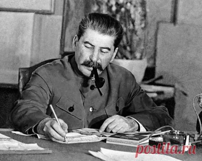 Какова была роль Сталина в в Великой Отечественной. 



 
Иосиф Виссарионович Сталин — человек, чья деятельность и личные качества вызывают самые полярные оценки, продиктованные зачастую идеологическими мотивами. На смену безудержному восхвалению време…