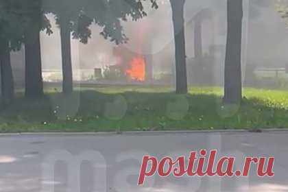 В Москве загорелась автозаправка. В районе Хамовники в Москве загорелась автозаправка. ЧП произошло на пересечении ТТК и Комсомольского проспекта. «Происходит открытое горение колонки», — рассказали в экстренных службах. По другим данным, возгорание произошло в Новолужнецком проезде. На месте находятся пожарные.