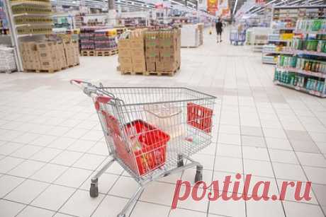Названы самые страдающие от уменьшения упаковок продукты. Российские производители продуктов питания периодически уменьшают размер упаковки и сохраняют прежнюю цену, отметили в Роскачестве. Организация совместно с компанией NTech проанализировала, какие товары больше всего пострадали от изменения фасовки. «Лента.ру» ознакомилась с результатами исследования.