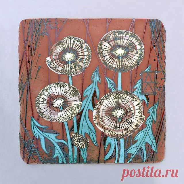 Одуванчики (48х49cm)
#интерьернаякерамика  #панно #ceramicpanel #wallceramics #паннокерамическое #авторскаякерамика