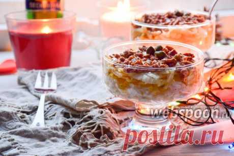 Слоёный салат из риса, яйца, яблока и печени трески