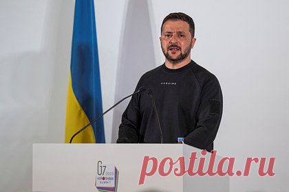 Украину предупредили о риске обострения конфликта с Россией. Украина рискует спровоцировать катастрофическое обострение конфликта с Россией. Обозреватель, историк и писатель Оуэн Мэттьюс в материале для Daily Telegraph предупредил, что если президент Украины Владимир Зеленский действительно одобрил диверсии под Белгородом, то он ведет опасную игру.