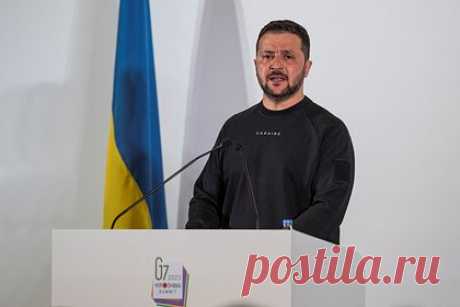 Украину предупредили о риске обострения конфликта с Россией. Украина рискует спровоцировать катастрофическое обострение конфликта с Россией. Обозреватель, историк и писатель Оуэн Мэттьюс в материале для Daily Telegraph предупредил, что если президент Украины Владимир Зеленский действительно одобрил диверсии под Белгородом, то он ведет опасную игру.