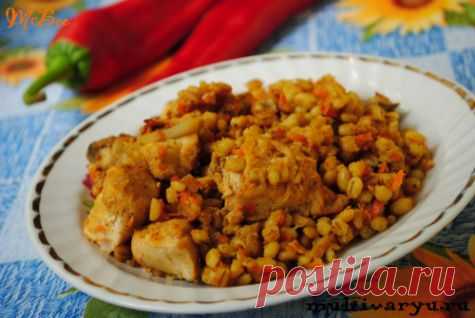 Плов из перловки с курицей в мультиварке.