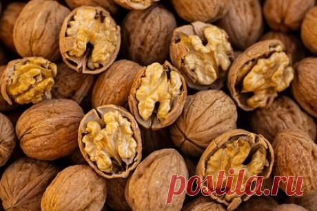 Грецкий орех уменьшил проявления стресса. Ученые из Университета Южной Австралии обнаружили, что половина чашки грецкого ореха оказалась способна уменьшить проявления стресса у студентов в период экзаменов. Такой эффект достигается за счет благотворного воздействия на кишечную микробиоту, которая связана с ментальным здоровьем.