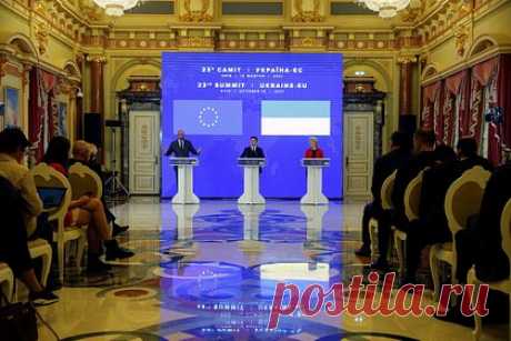 В Киеве раскрыли детали готовящегося саммита Украина — Евросоюз. 3 февраля в Киеве пройдет саммит Украина — Евросоюз (ЕС). Детали готовящегося мероприятия раскрыла пресс-служба президента Украины Владимира Зеленского. На сайте Зеленского опубликовано сообщение о разговоре президента с главой Еврокомиссии Урсулой фон дер Ляйен. Там указано, что политики обсудили грядущий саммит.