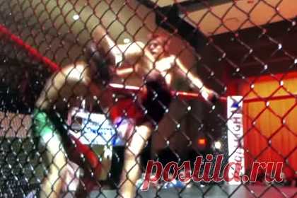 Боец MMA нокаутировал соперника и сломал ногу. Боец смешанного стиля (MMA) Дилан Кискила получил травму при нокаутирующем ударе во время любительского турнира Captain's Fight Club. Кискила финишировал оппонента Кая Дюке ударом ногой в голову. При этом спортсмен сломал голень. Кискила связался с организаторами и подтвердил, что повредил ногу.