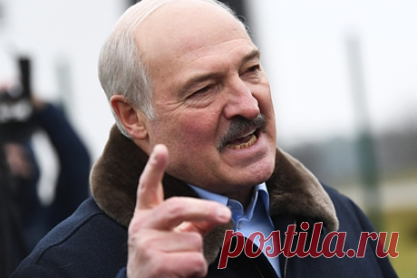 Лукашенко объяснил смысл новой Конституции. Президент Белоруссии Александр Лукашенко объяснил смысл новой Конституции. По его словам, перераспределение полномочий и создание новой структуры власти — это ее главный, но не единственный смысл. Лидер отметил, что сильная президентская власть остается, никакого двоевластия быть не должно.