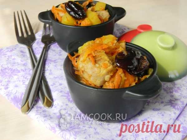 Мясо тушеное с черносливом и яблоками — рецепт с фото