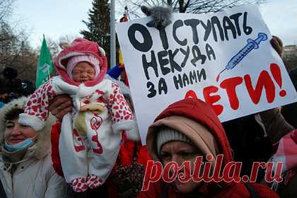 Перечислены основные теории заговора противников прививок. Специалисты АНО «Диалог» перечислили самые популярные среди антипрививочников фейки о вакцинации от коронавируса. Как стало известно «Ленте.ру», основные теории заговора касаются смертельной опасности препарата от COVID-19 и тайного соглашения фармацевтических компаний с властями.