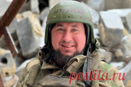 «ВСУ называем немцами». Комбат рассказал о буднях СВО и чудесах на передовой. Командир стрелкового батальона с позывным «Штурман» до СВО занимался бизнесом, вместе с женой растил троих детей. На передовую бывший кадровый офицер флота попал рядовым стрелком. Как устроен быт бойца, что самое страшное и как случаются чудеса?