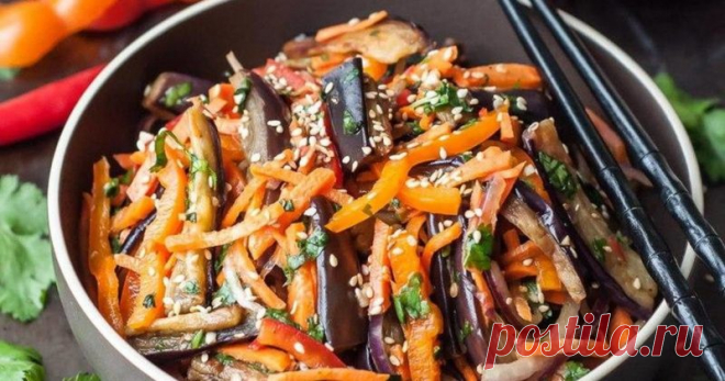 Обалденно вкусный салат из баклажан – очень простой и недорогой рецепт - На Кухне Сегодня мы предлагаем Вашему вниманию очень простой недорогой рецепт, по которому Вы запросто можете приготовить вкусный салат из баклажан. Чтобы приготовить вкусный салат из баклажан, нужно: килограмм баклажан...