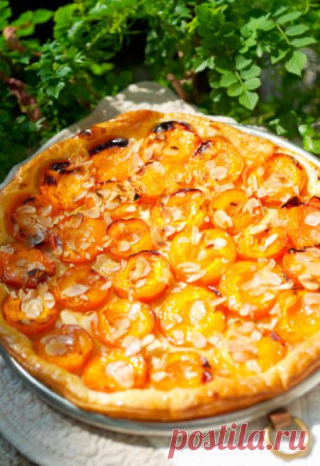 Абрикосовый пирог с миндалем из кондитерской «Тарт Тропезьен»